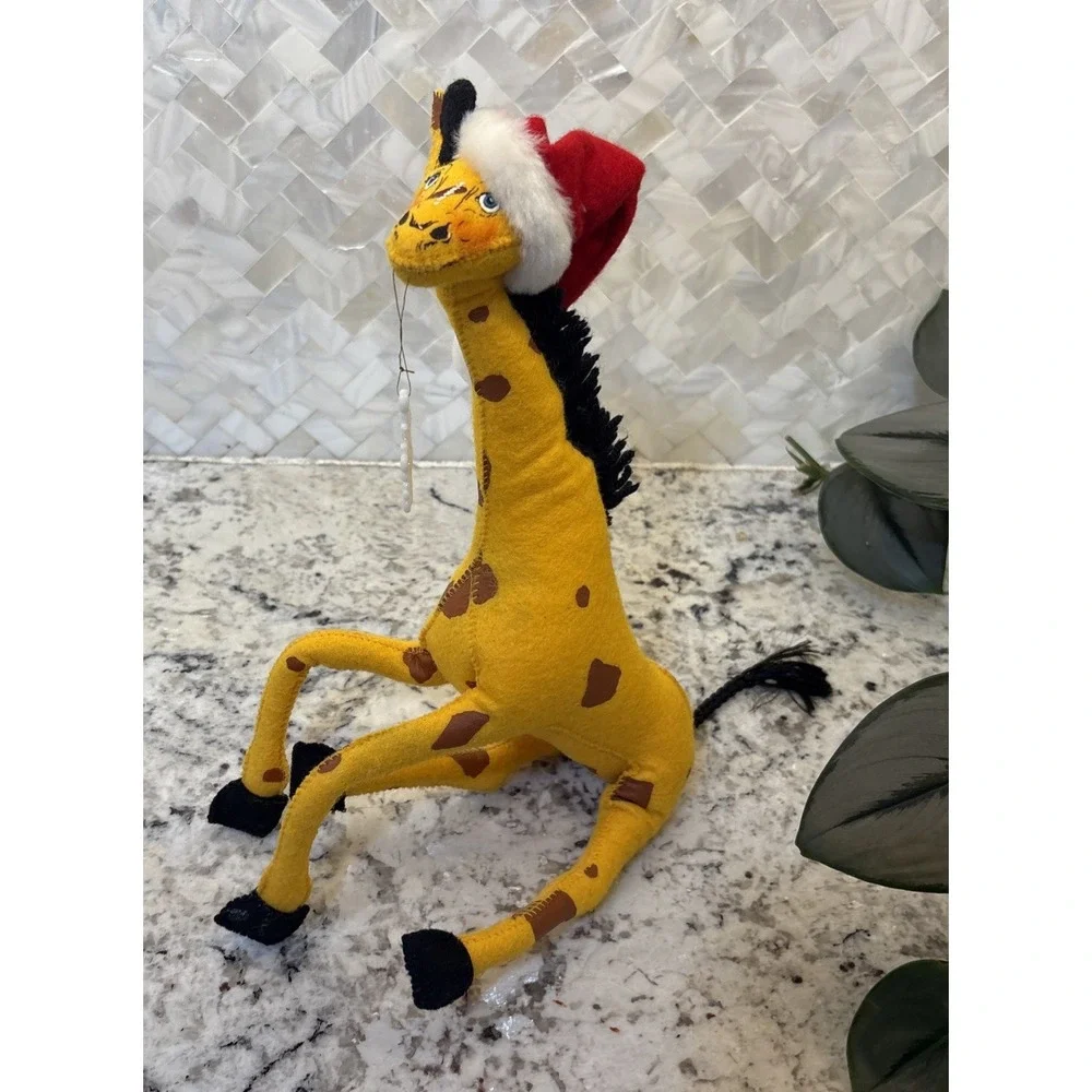 Annalee Doll Decorating Giraffe 2010 Exclusive Design Christmas Santa Hat animal